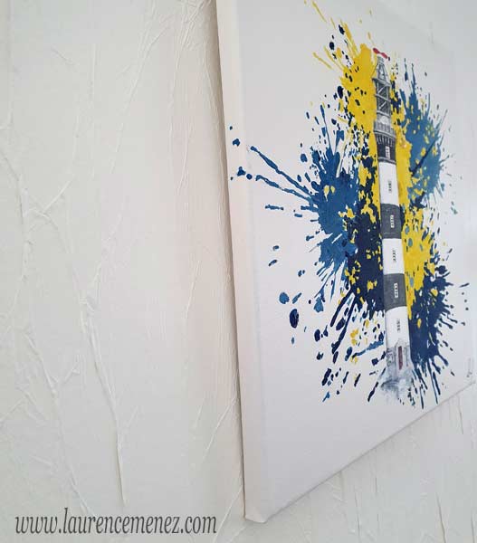 Phare du Creac'h entouré d'éclaboussures de peintures jaunes et bleues sur fond blanc, peinture à l'huile sur toile, Laurence Menez Artiste-peintre
